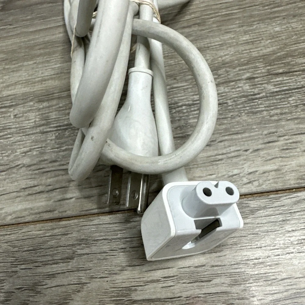 Genuine‎ Apple (Volex) APC7H 2.5A 125V 6Ft AC Power Cord